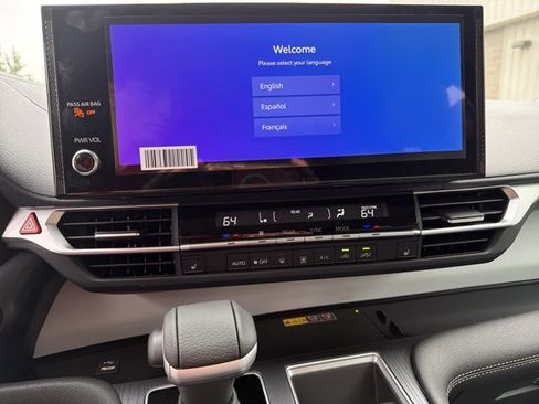 Used 2025 Toyota Sienna XLE AWD/4WD image 15