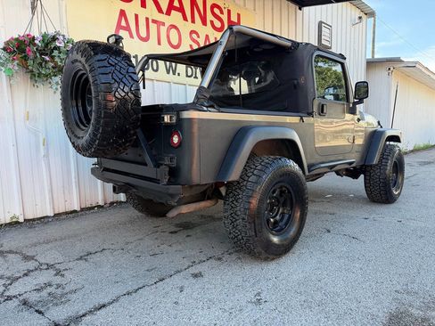 Used 2005 Jeep Wrangler Unlimited AWD/4WD image 2