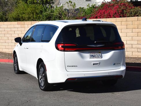 Used 2024 Chrysler Pacifica Limited image 30