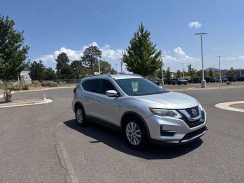 Used 2018 Nissan Rogue SV FWD image 1