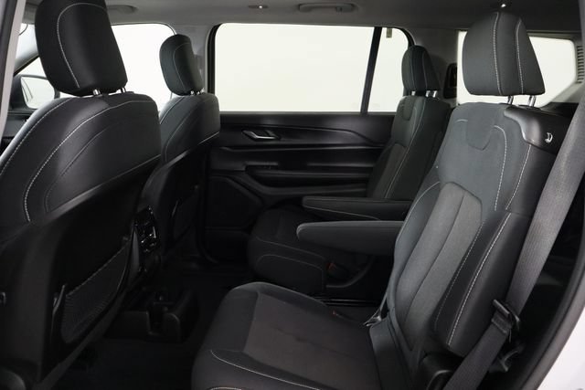 Used 2023 Jeep Grand Cherokee L Laredo AWD/4WD image 8