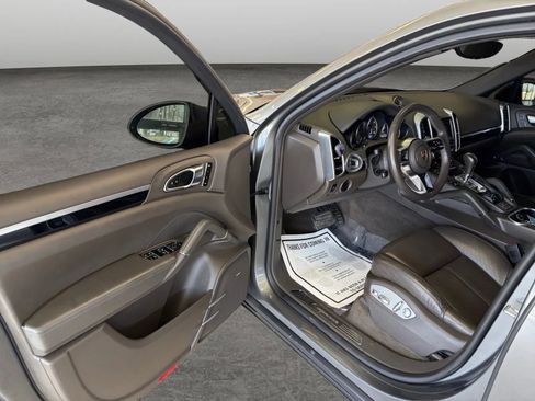 Used 2016 Porsche Cayenne w/ Premium Package Plus image 9