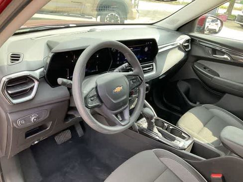 Used 2025 Chevrolet TrailBlazer LT FWD image 10