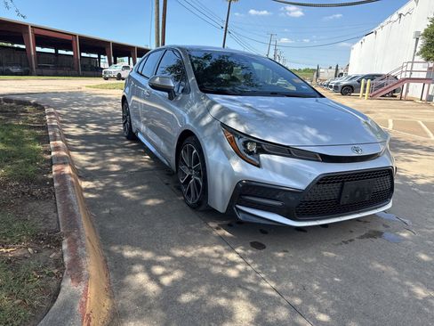 Used 2022 Toyota Corolla SE FWD image 2