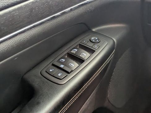 Used 2017 Jeep Grand Cherokee Limited w/ Luxury Group II RWD image 18