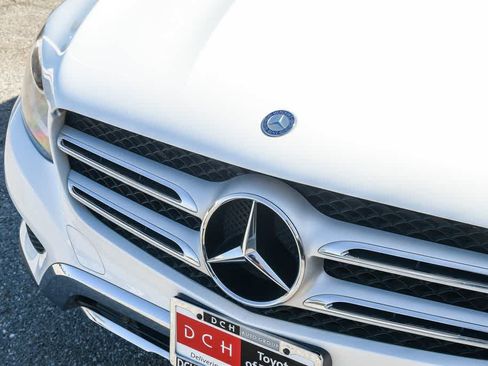 Used 2017 Mercedes-Benz GLC 300 image 4