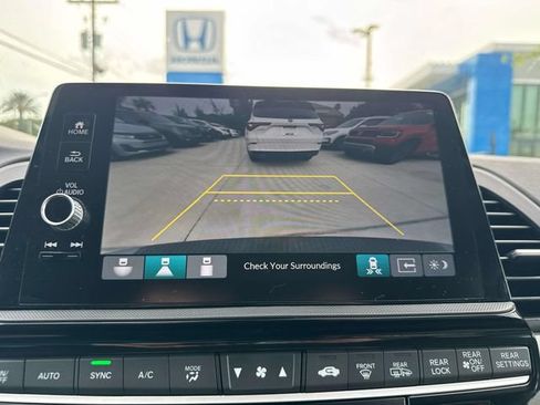 Used 2025 Honda Odyssey Touring image 25