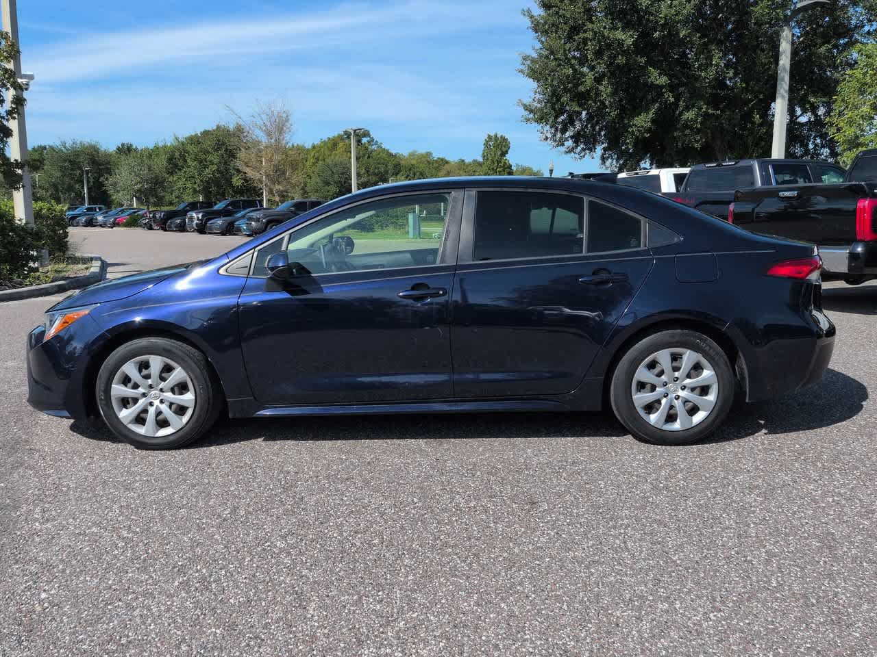 Used 2021 Toyota Corolla LE FWD image 3