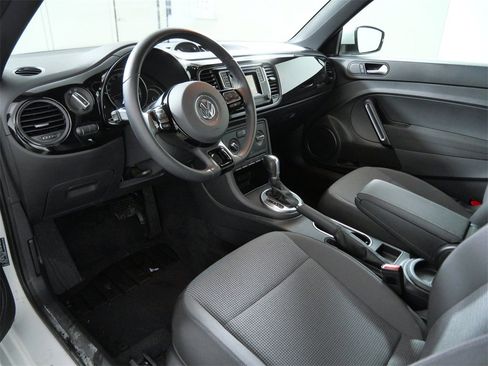 Used 2019 Volkswagen Beetle 2.0T S image 4