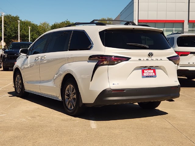 Used 2026 Toyota Sienna XLE FWD image 4