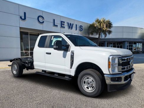 New 2025 Ford F350 XL w/ XL Chrome Package image 1