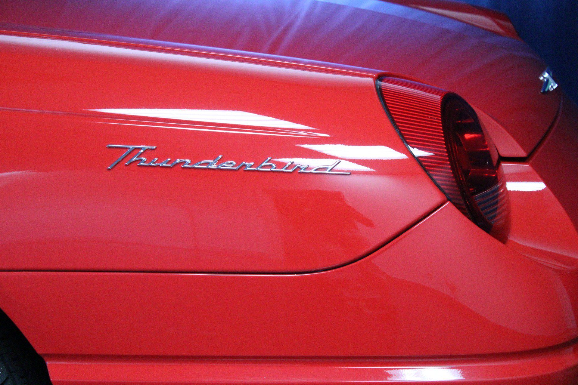 Used 2005 Ford Thunderbird RWD image 9