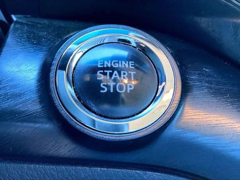 Used 2017 Toyota Avalon Limited image 30