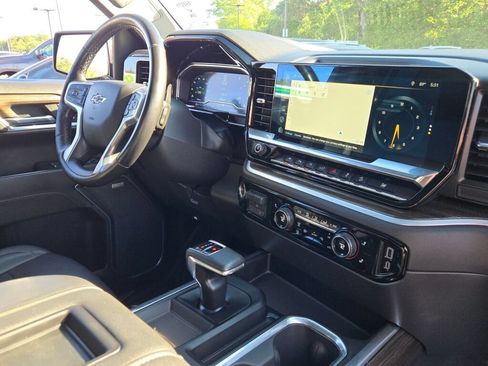 Certified 2022 Chevrolet Silverado 1500 LT Trail Boss w/ LT Trail Boss Premium Package AWD/4WD image 8