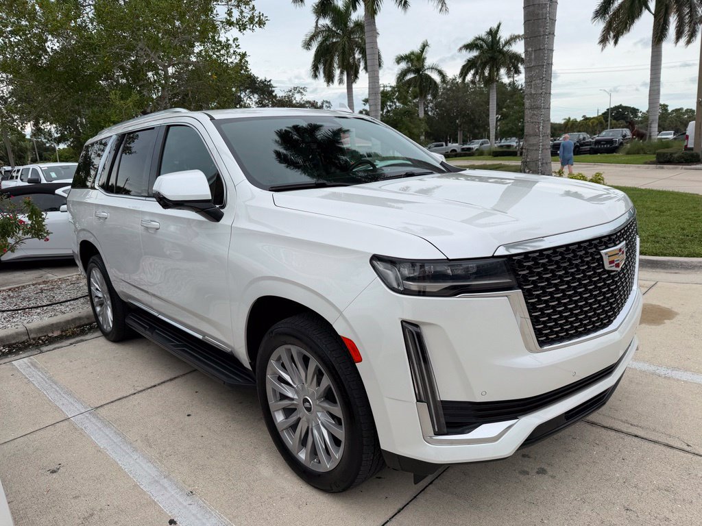 Used 2023 Cadillac Escalade Luxury RWD image 5