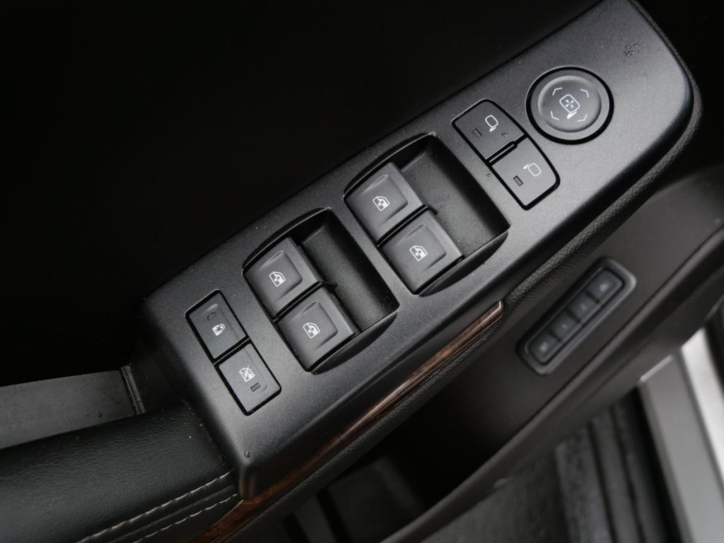 Used 2019 Chevrolet Suburban LT AWD/4WD image 15