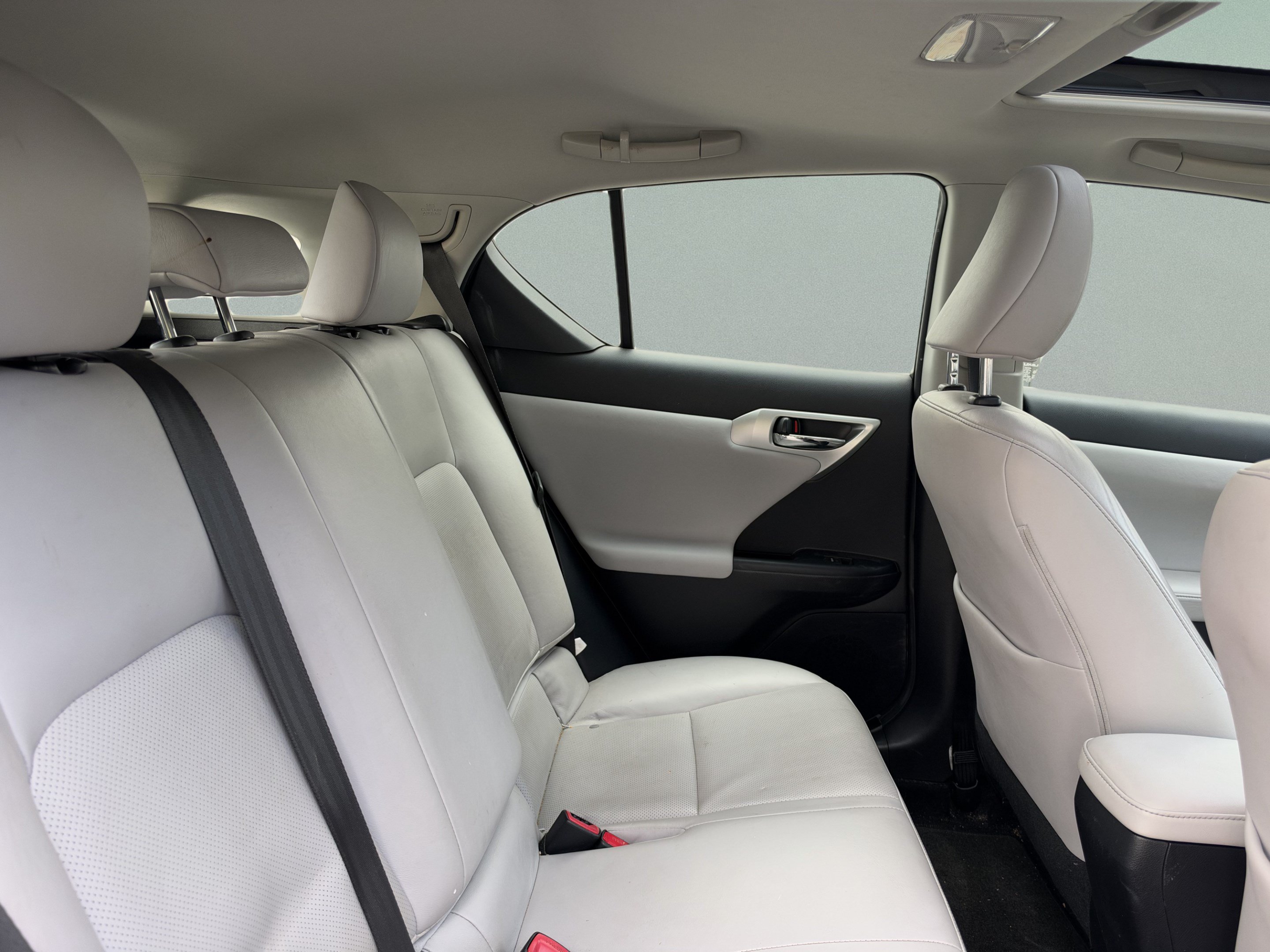 Used 2012 Lexus CT 200h Premium w/ Leather Pkg FWD image 25