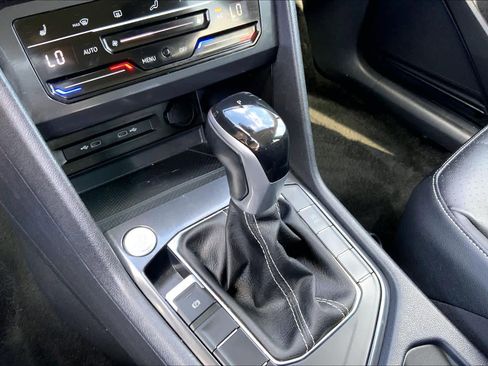 Used 2023 Volkswagen Tiguan SE image 35