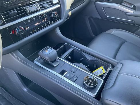 Used 2024 Nissan Pathfinder SL image 25