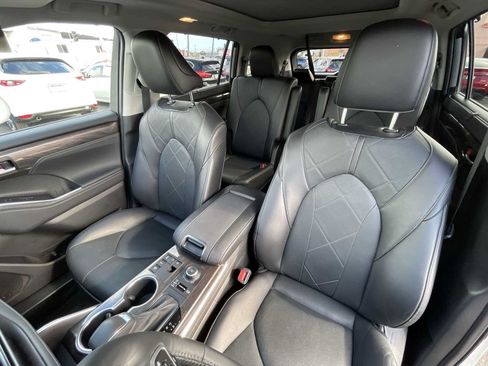 Used 2024 Toyota Highlander Platinum AWD/4WD image 13