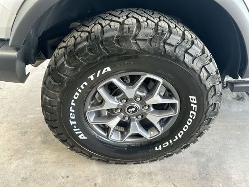 Used 2025 Ford Bronco Badlands AWD/4WD image 11