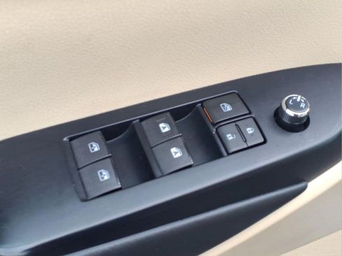Used 2019 Toyota Highlander XLE AWD/4WD image 21
