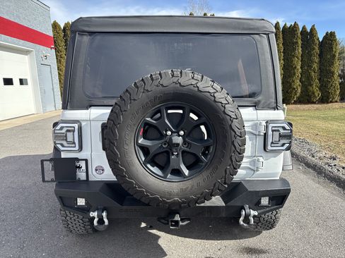 Used 2022 Jeep Wrangler Unlimited Rubicon w/ Cold Weather Group image 4