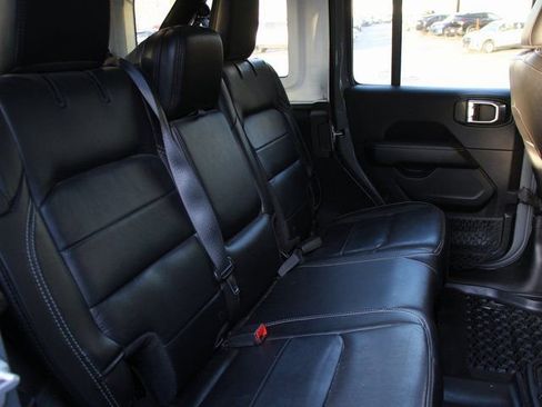 Used 2018 Jeep Wrangler Unlimited Sahara image 29