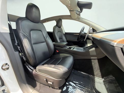 Used 2023 Tesla Model Y Performance AWD/4WD image 39