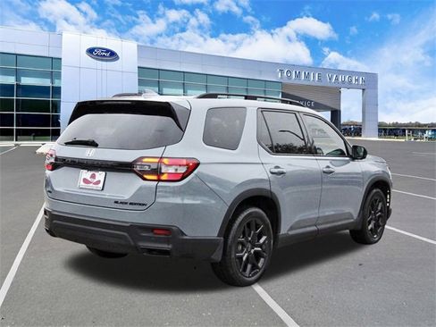 Used 2025 Honda Pilot Black Edition image 4
