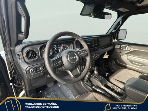 Used 2025 Jeep Gladiator Mojave w/ Safety Group AWD/4WD image 16