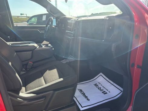Used 2025 Chevrolet Silverado 1500 LT image 3