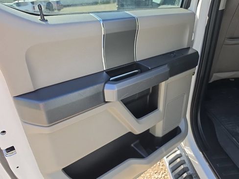 Used 2018 Ford F150 XLT w/ Equipment Group 302A Luxury AWD/4WD image 13
