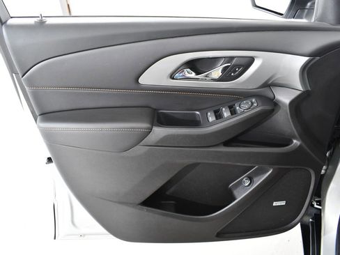 Used 2021 Chevrolet Traverse LT w/ LT Premium Package image 26