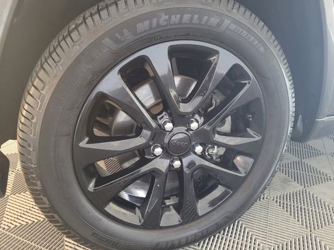 Used 2021 Jeep Grand Cherokee Laredo X image 31