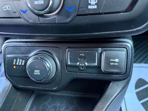 Used 2018 Jeep Renegade Altitude image 25