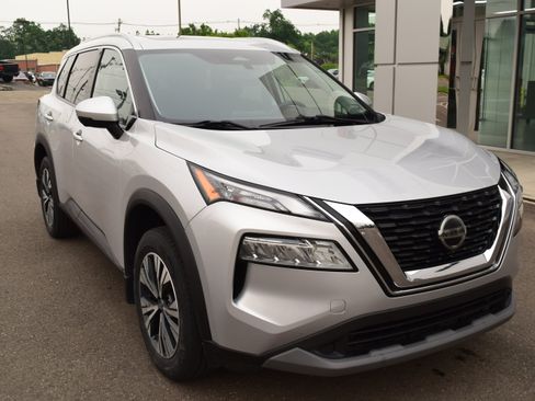 Used 2021 Nissan Rogue SV w/ Premium Package AWD/4WD image 2