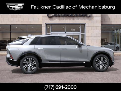 Used 2025 Cadillac Lyriq Luxury AWD/4WD image 5
