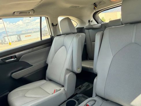 Used 2020 Toyota Highlander Limited AWD/4WD image 32