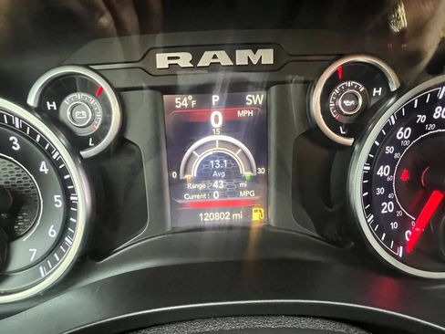 Used 2019 RAM 1500 Big Horn AWD/4WD image 17