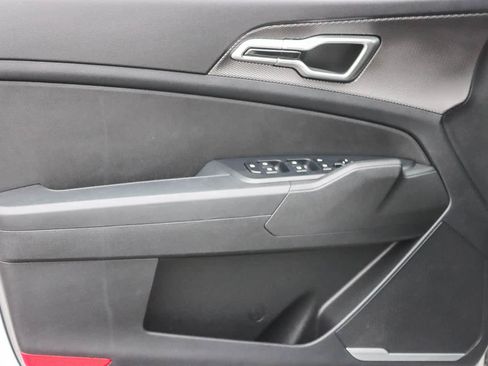 Used 2023 Kia Sportage LX image 19