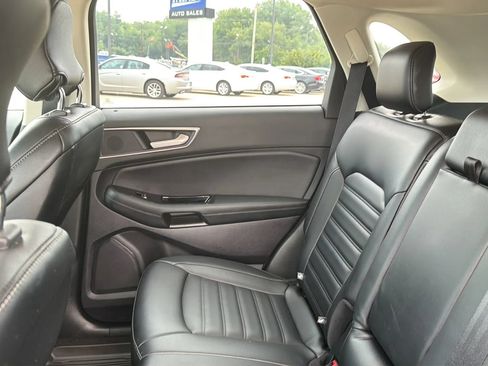 Used 2019 Ford Edge SEL w/ Equipment Group 201A AWD/4WD image 39
