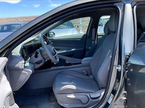 Certified 2025 Hyundai Elantra SEL image 14