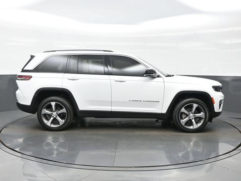 Used 2023 Jeep Grand Cherokee Limited AWD/4WD image 7