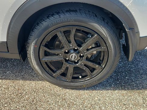 Certified 2023 Nissan Kicks SR w/ SR Premium Package FWD image 5