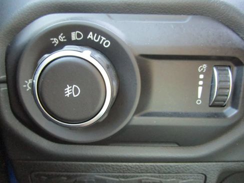 Used 2024 Jeep Wrangler Unlimited Sahara AWD/4WD image 31