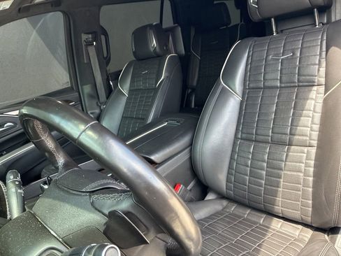 Used 2022 Cadillac Escalade Sport Platinum AWD/4WD image 17