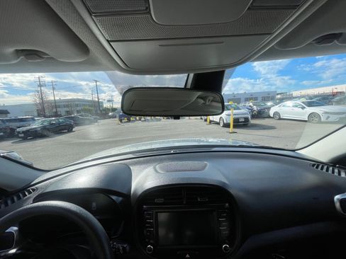 Used 2025 Kia Soul LX w/ LX Technology Package image 38