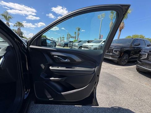 Used 2024 GMC Terrain SLE FWD image 27