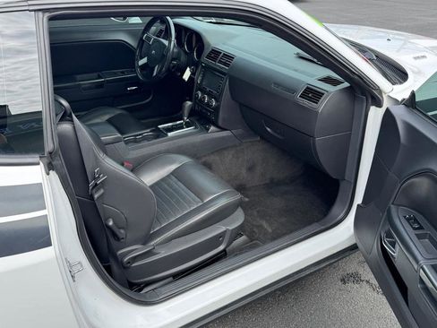 Used 2010 Dodge Challenger R/T image 12